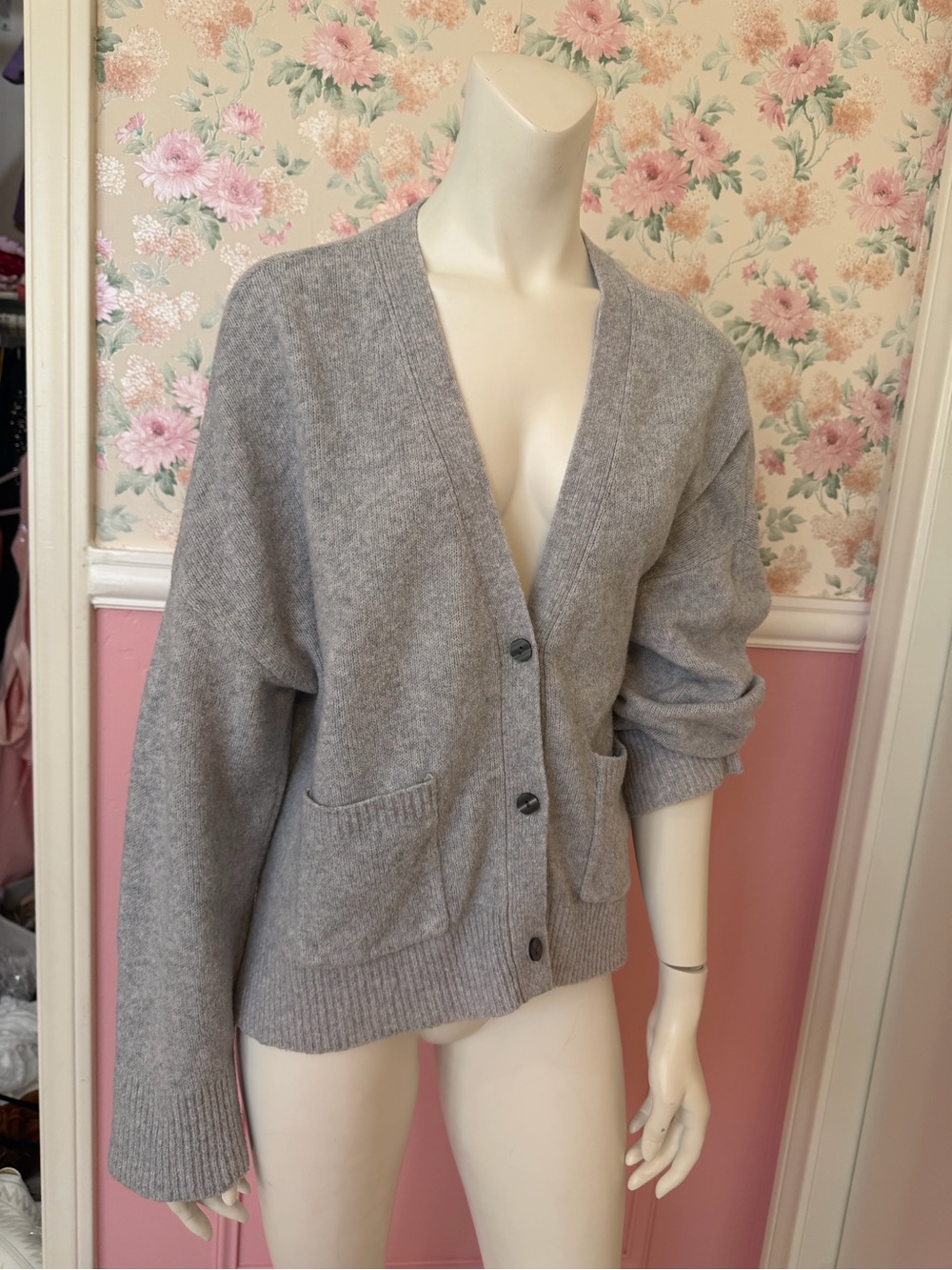 Abercrombie & Fitch Light Gray V-Neck Button Cardigan
